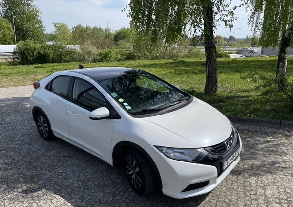 Honda Civic cena 39900 przebieg: 234000, rok produkcji 2015 z Tczew małe 704